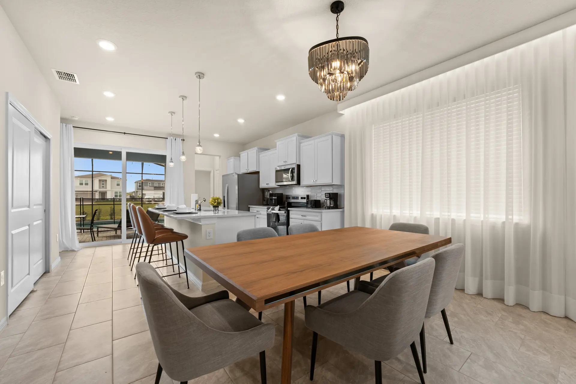 5 SUÍTES Linda casa | Quartos Temáticos | 18 minutos Disney | Windsor Cay — Foto 4
